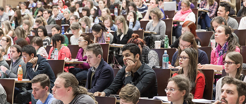 Students in lecture hall (c) Uni Wien 