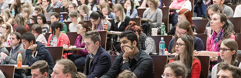 Students in lecture hall (c) Uni Wien 